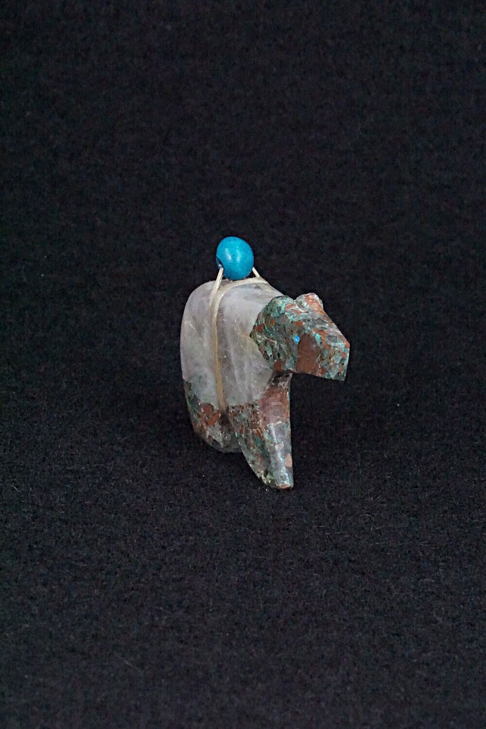 Bear Zuni Fetish Carving - Fernando Laiwakete
