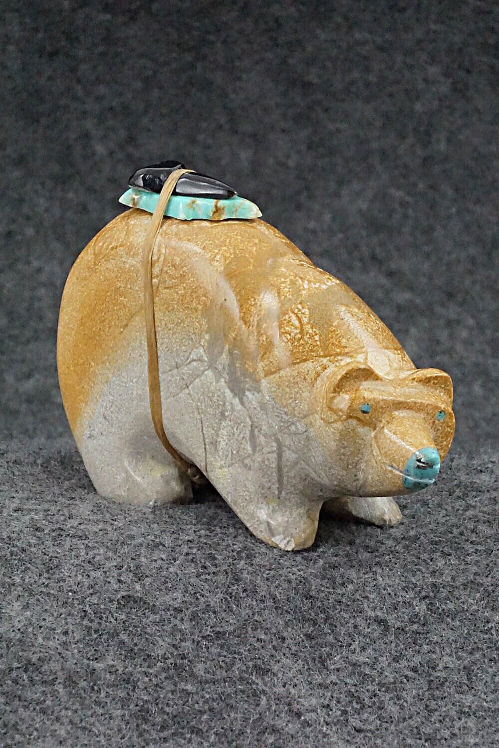 Bear Zuni Fetish Carving - Enrike Leekya