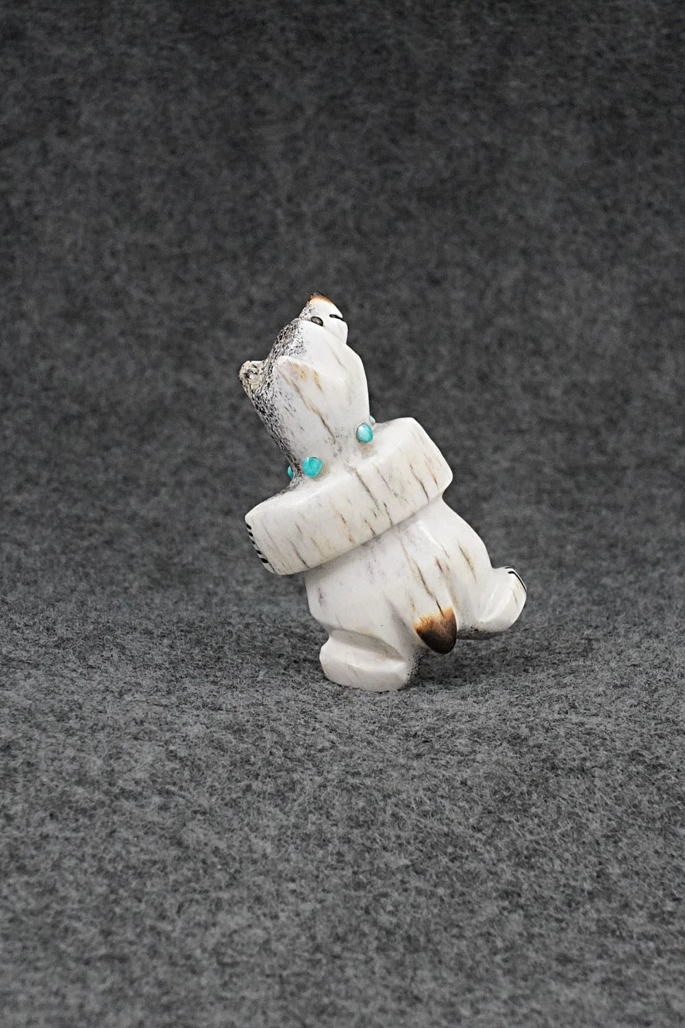Bear Zuni Fetish Carving - Claudia Peina