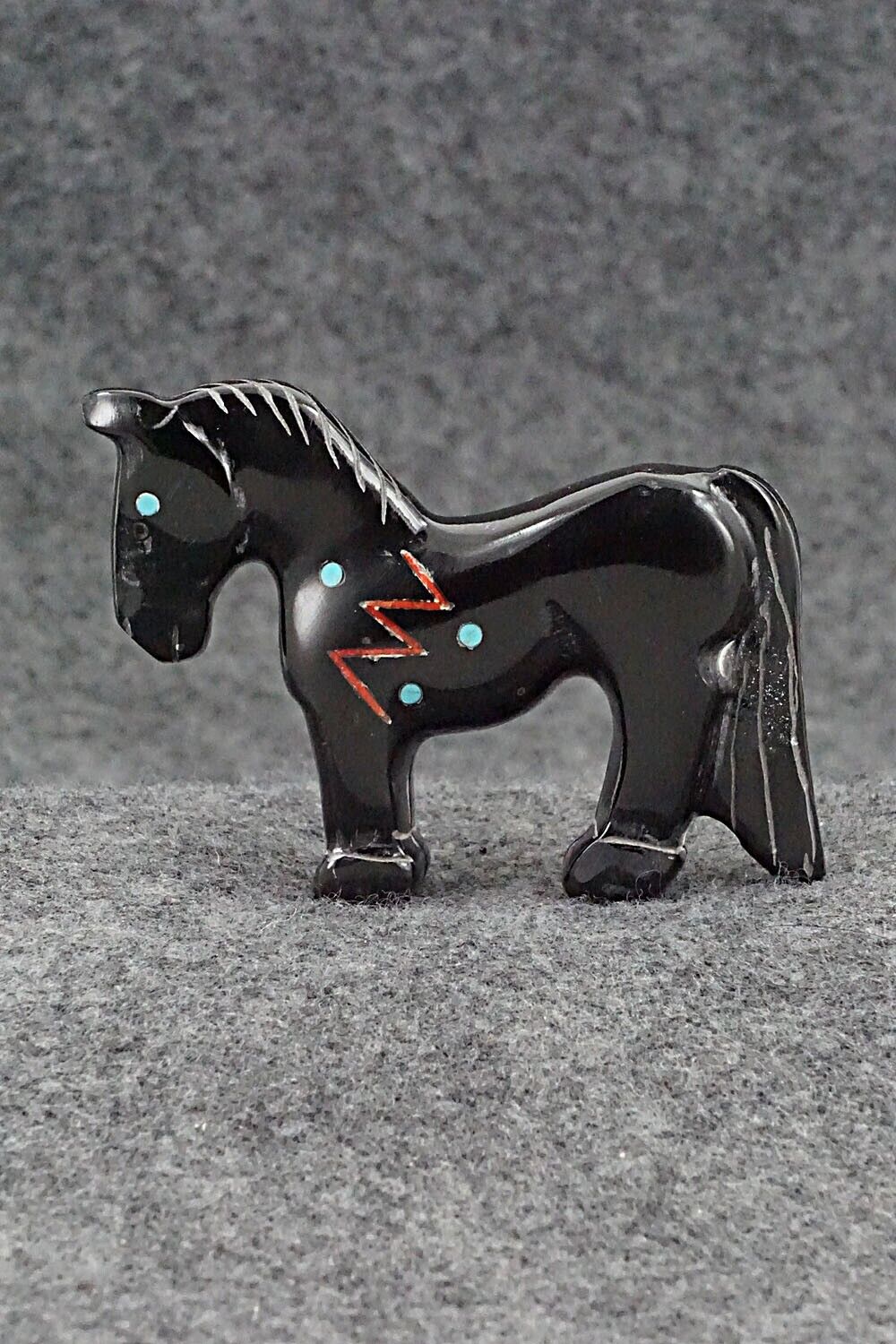 Horse Zuni Fetish Carving - Andres Lementino