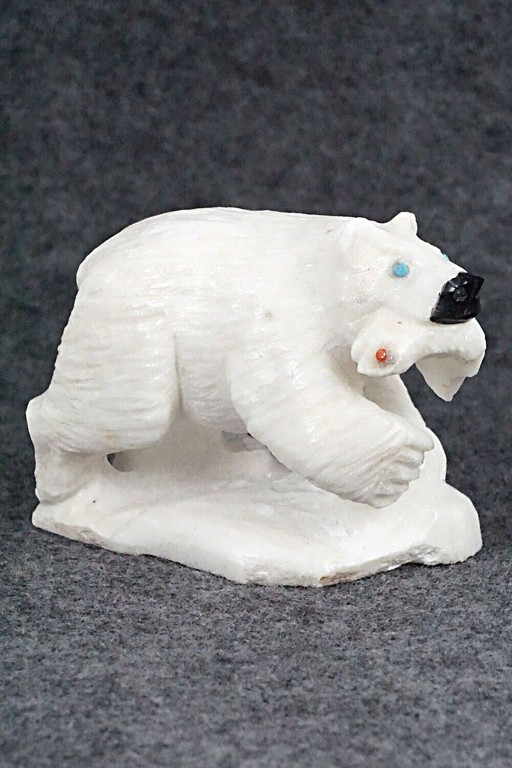 Polar Bear Zuni Fetish Carving - Derrick Kaamasee