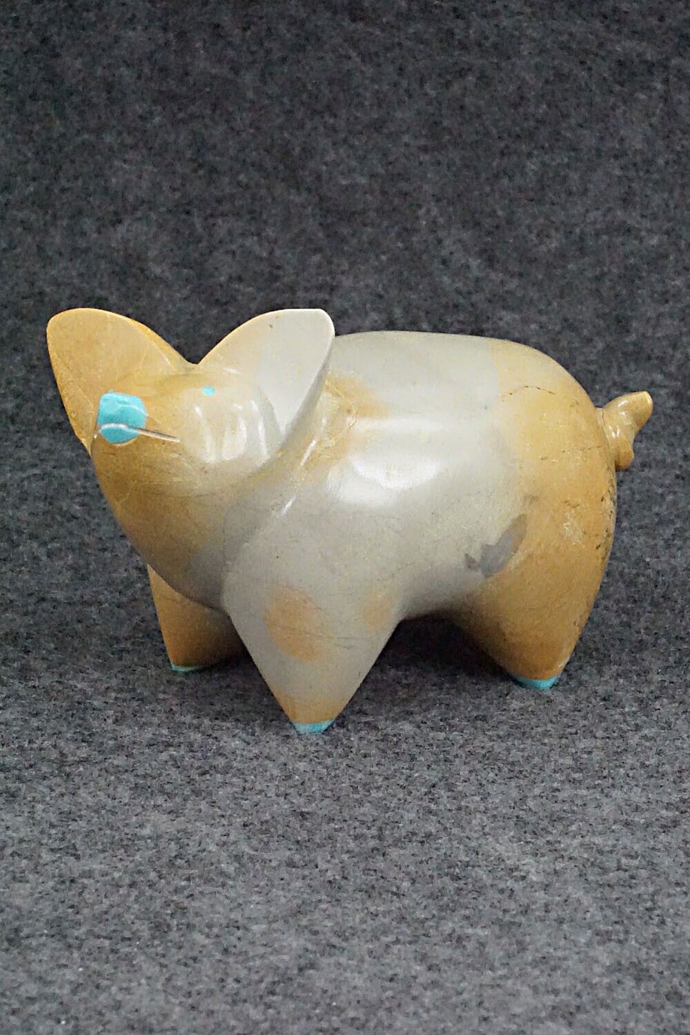 Pig with Curly Tail Zuni Fetish Carving - Enrike Leekya