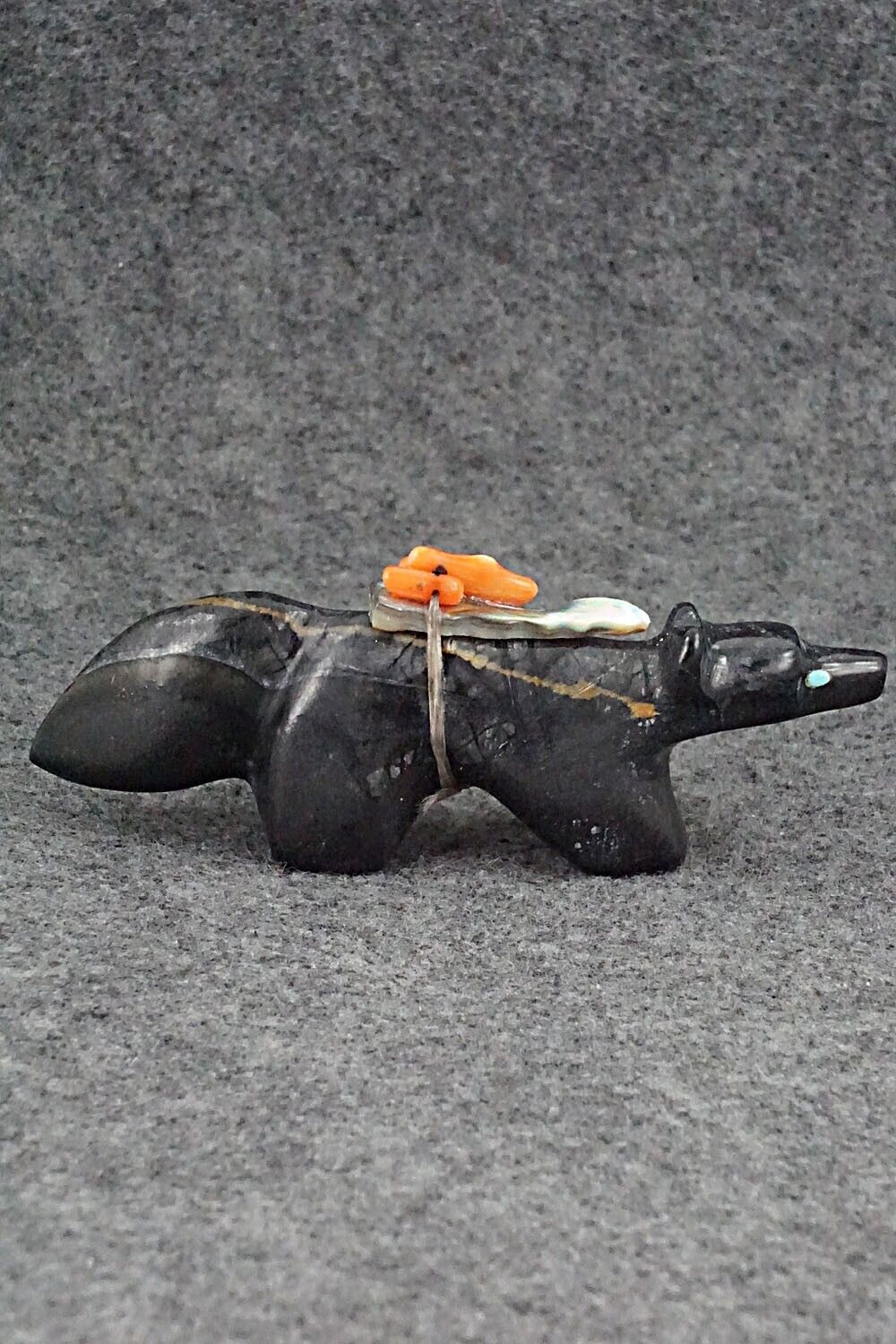 Wolf Zuni Fetish Carving - Donovan Laiwakete