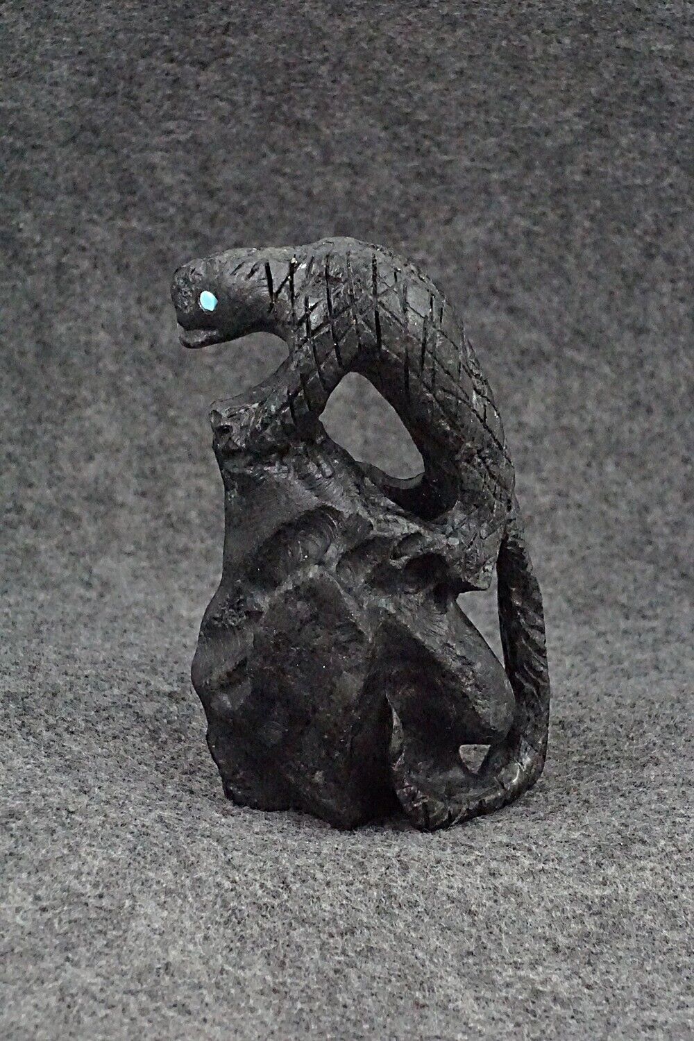 Lizard Zuni Fetish Carving - Wilfred Cheama