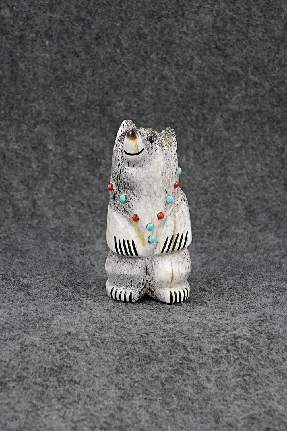 Bear Zuni Fetish Carving - Claudia Peina