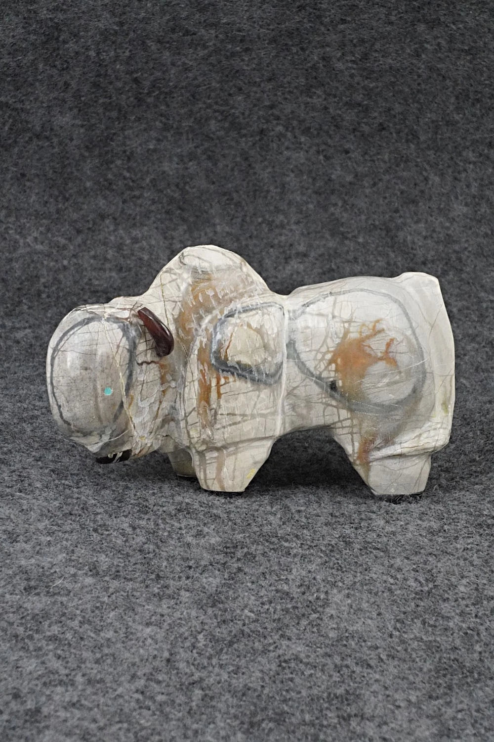 Buffalo Zuni Fetish Carving - Freddie Leekya