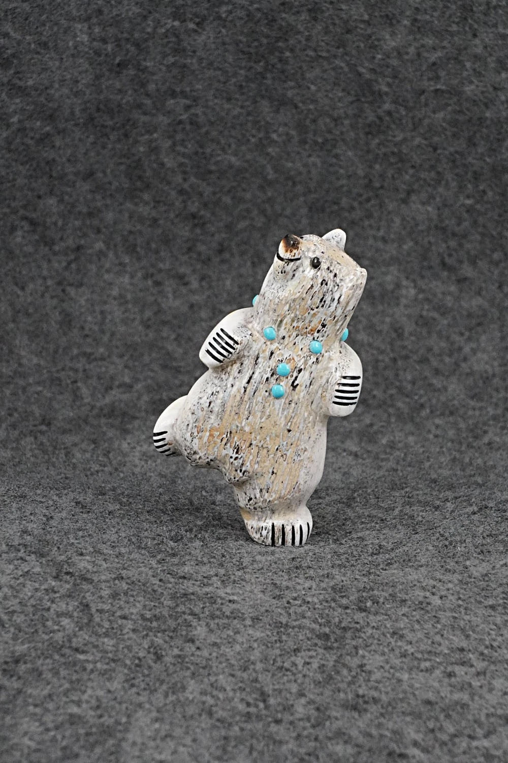 Bear Zuni Fetish Carving - Claudia Peina