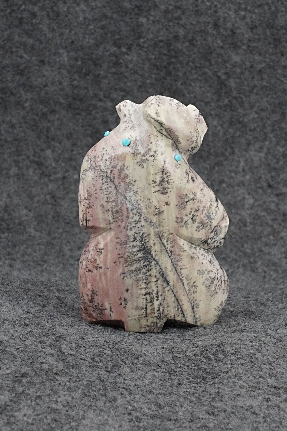 Bear Zuni Fetish Carving - Danette Laate
