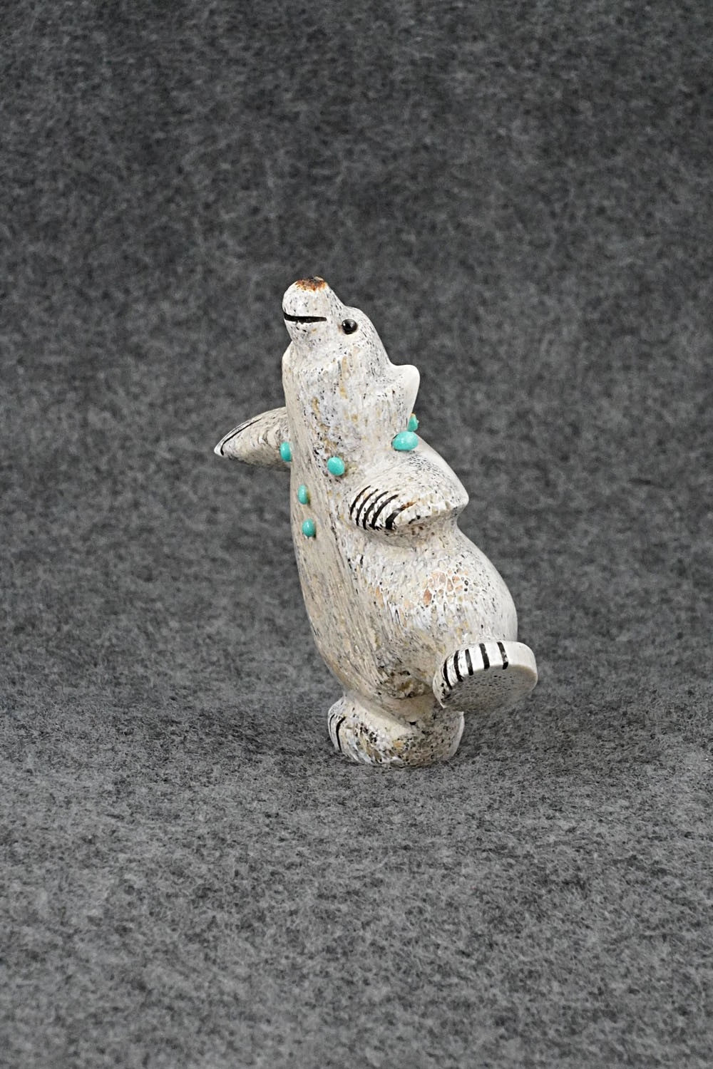 Bear Zuni Fetish Carving - Claudia Peina