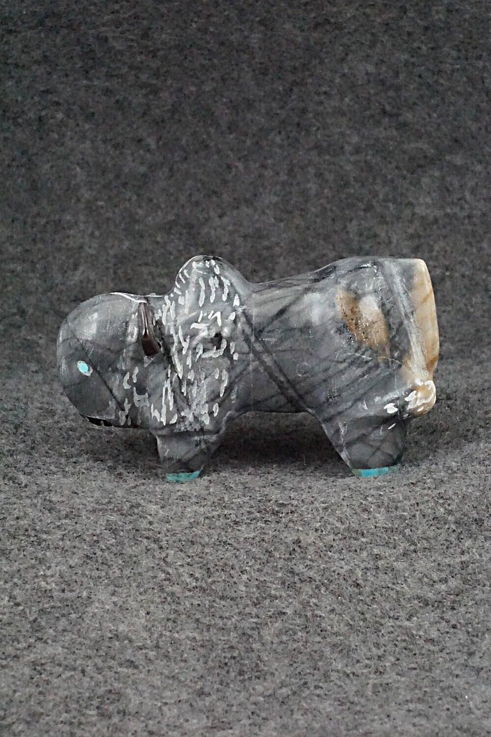 Buffalo Zuni Fetish Carving - Freddie Leekya