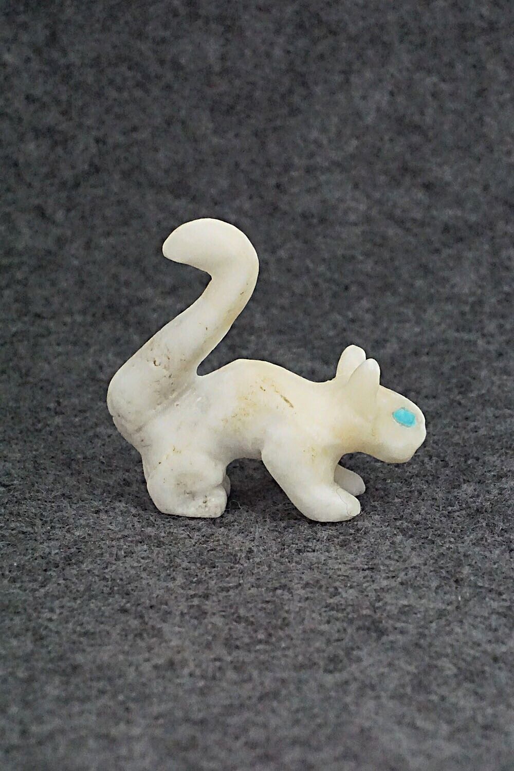 Mountain Lion Zuni Fetish Carving - Wilfred Cheama