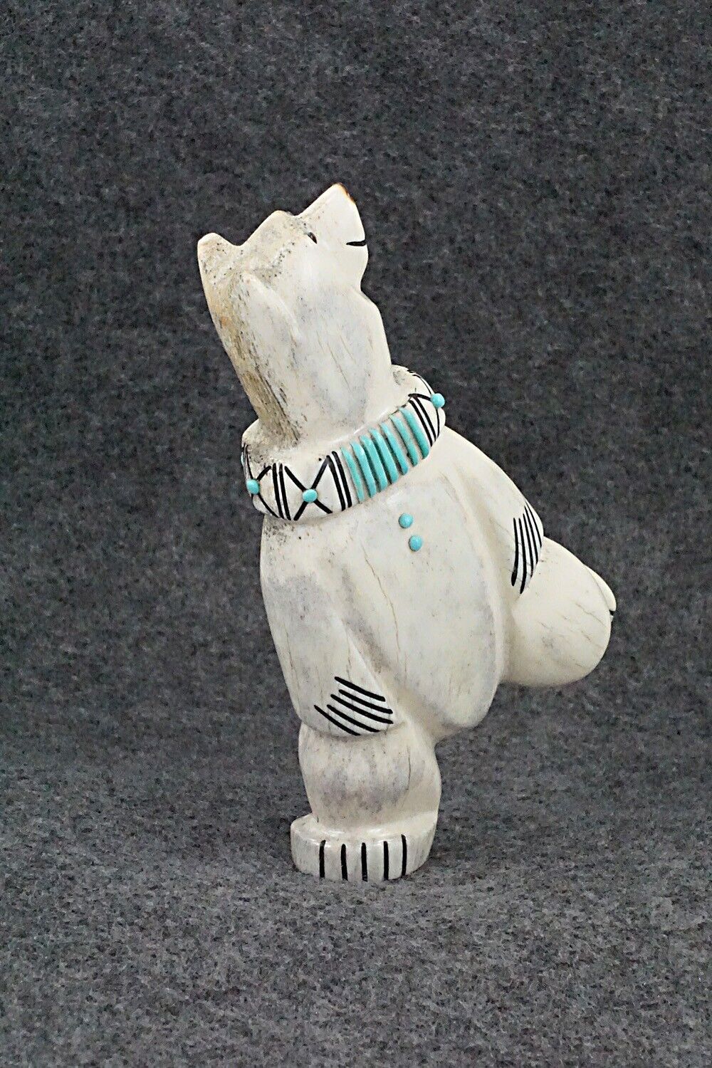 Bear Zuni Fetish Carving - Claudia Peina