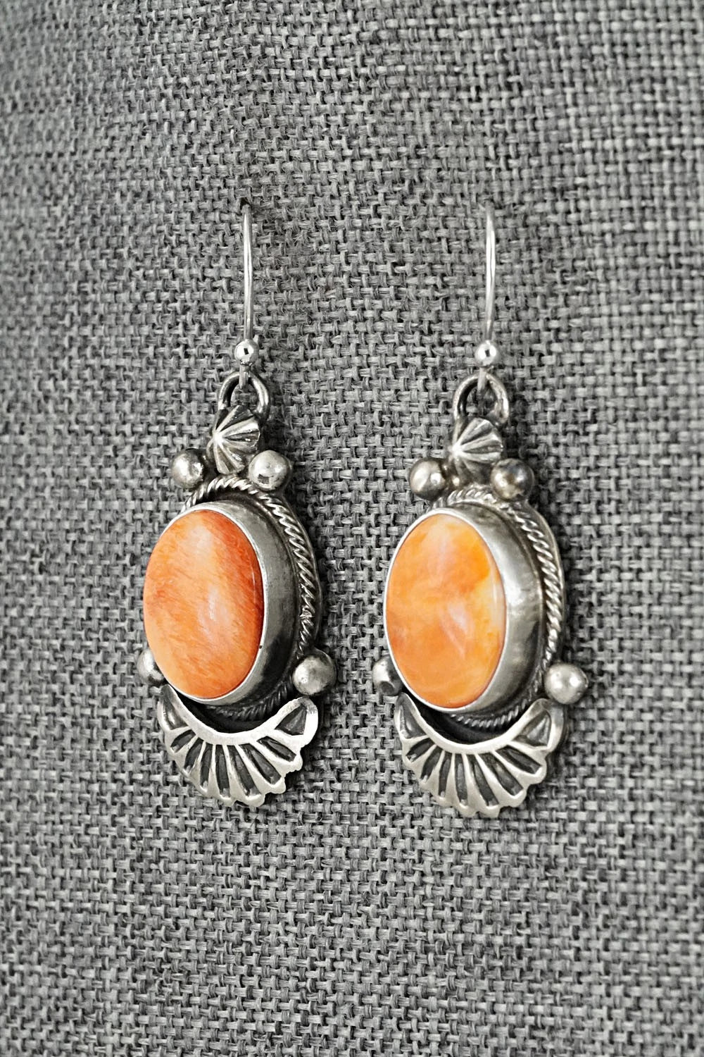 Spiny Oyster & Sterling Silver Necklace and Earrings Set - Paul Livingston