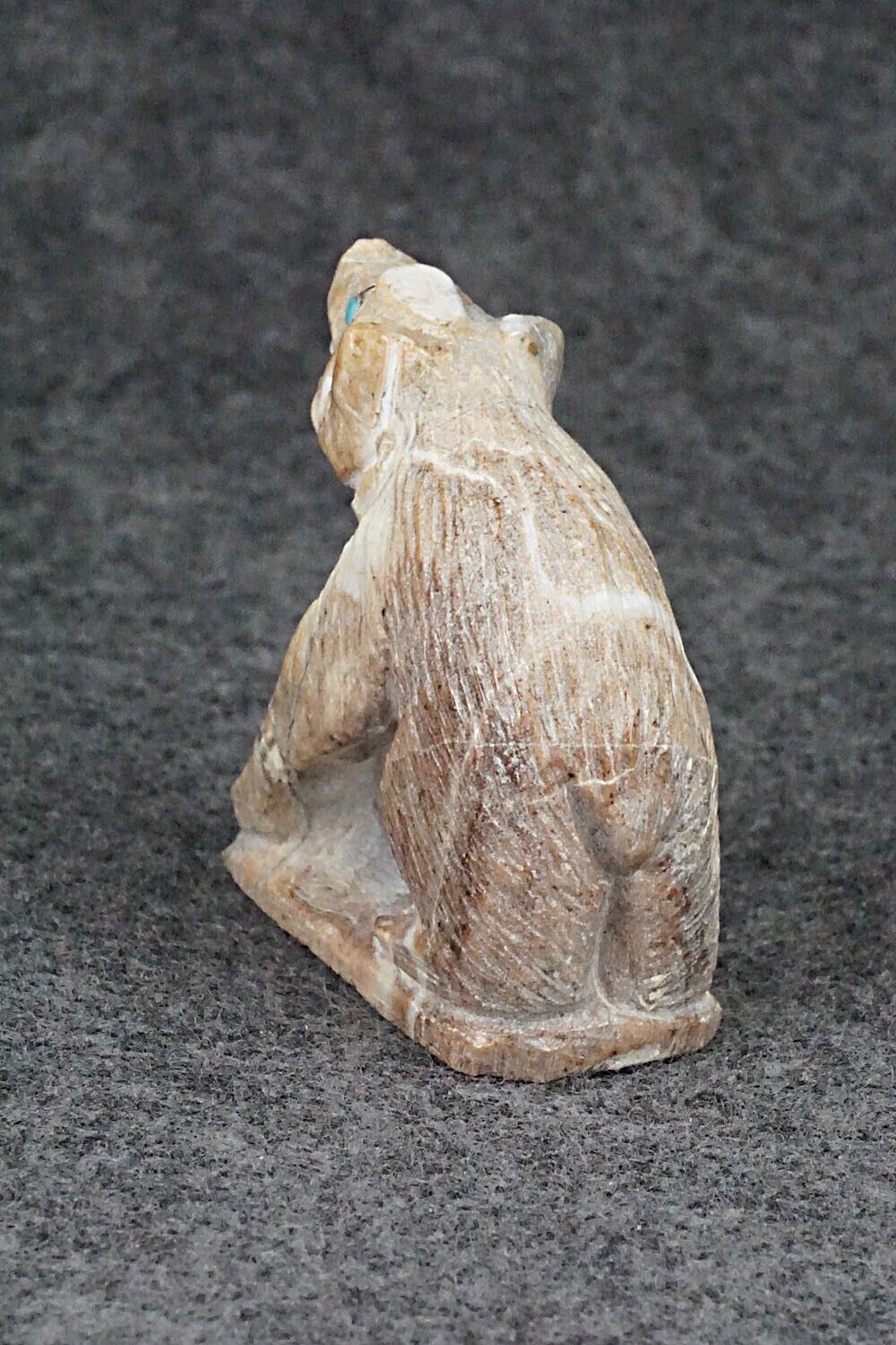 Bear Zuni Fetish Carving - Derrick Kaamasee