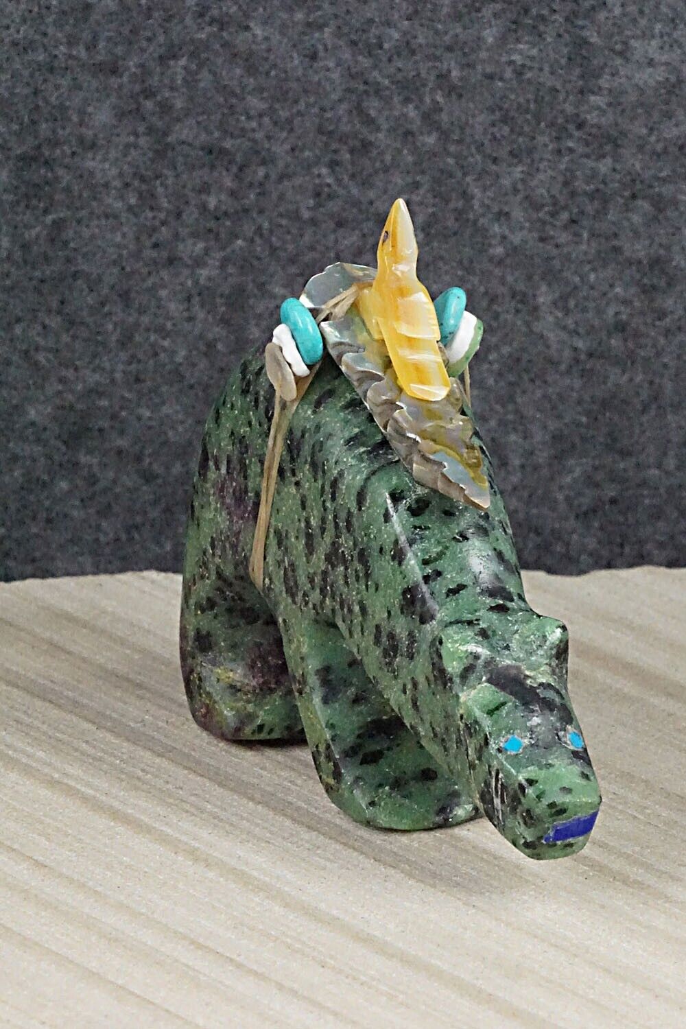 Bear Zuni Fetish Carving - Fernando Laiwakete