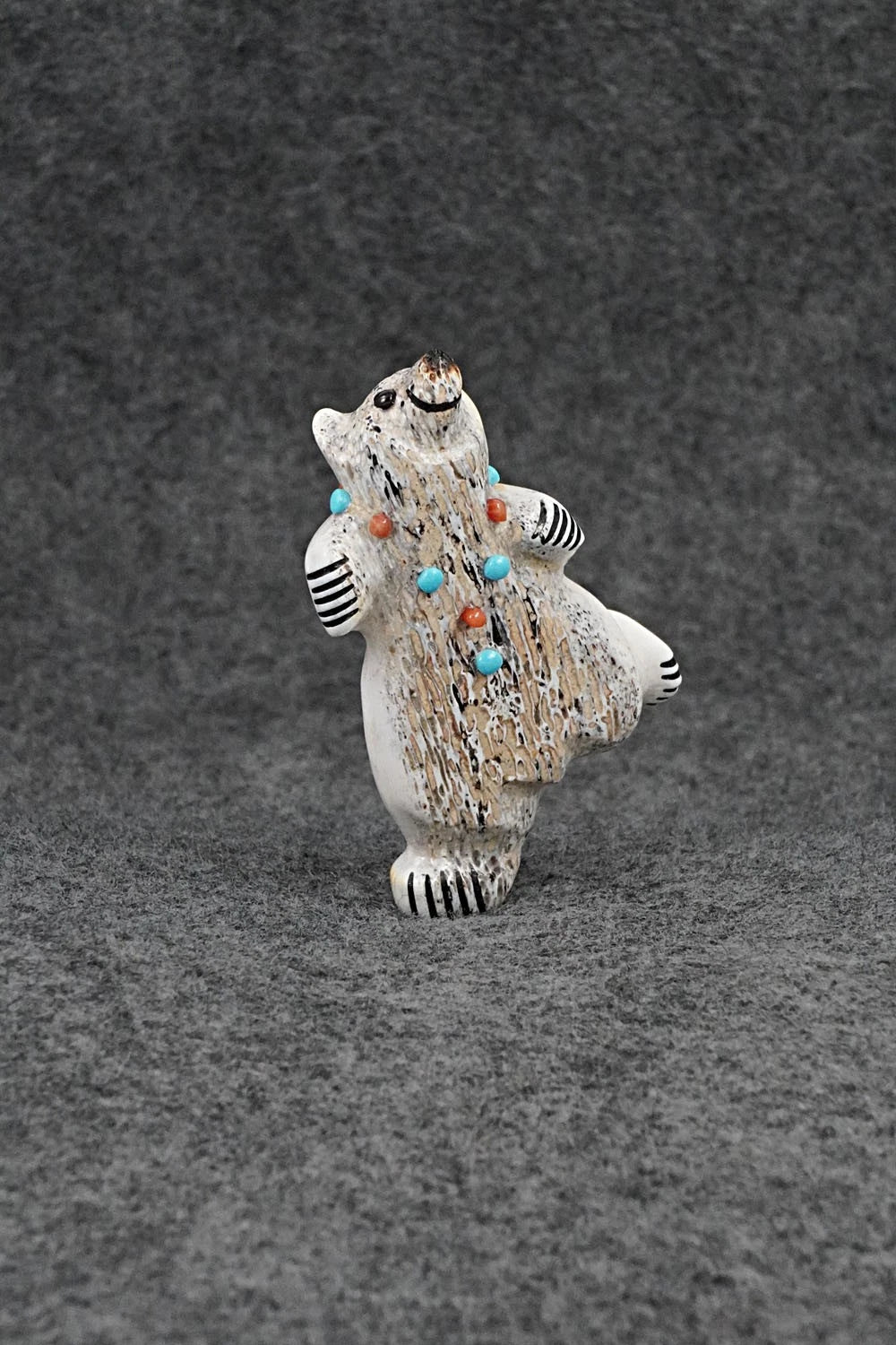Bear Zuni Fetish Carving - Claudia Peina