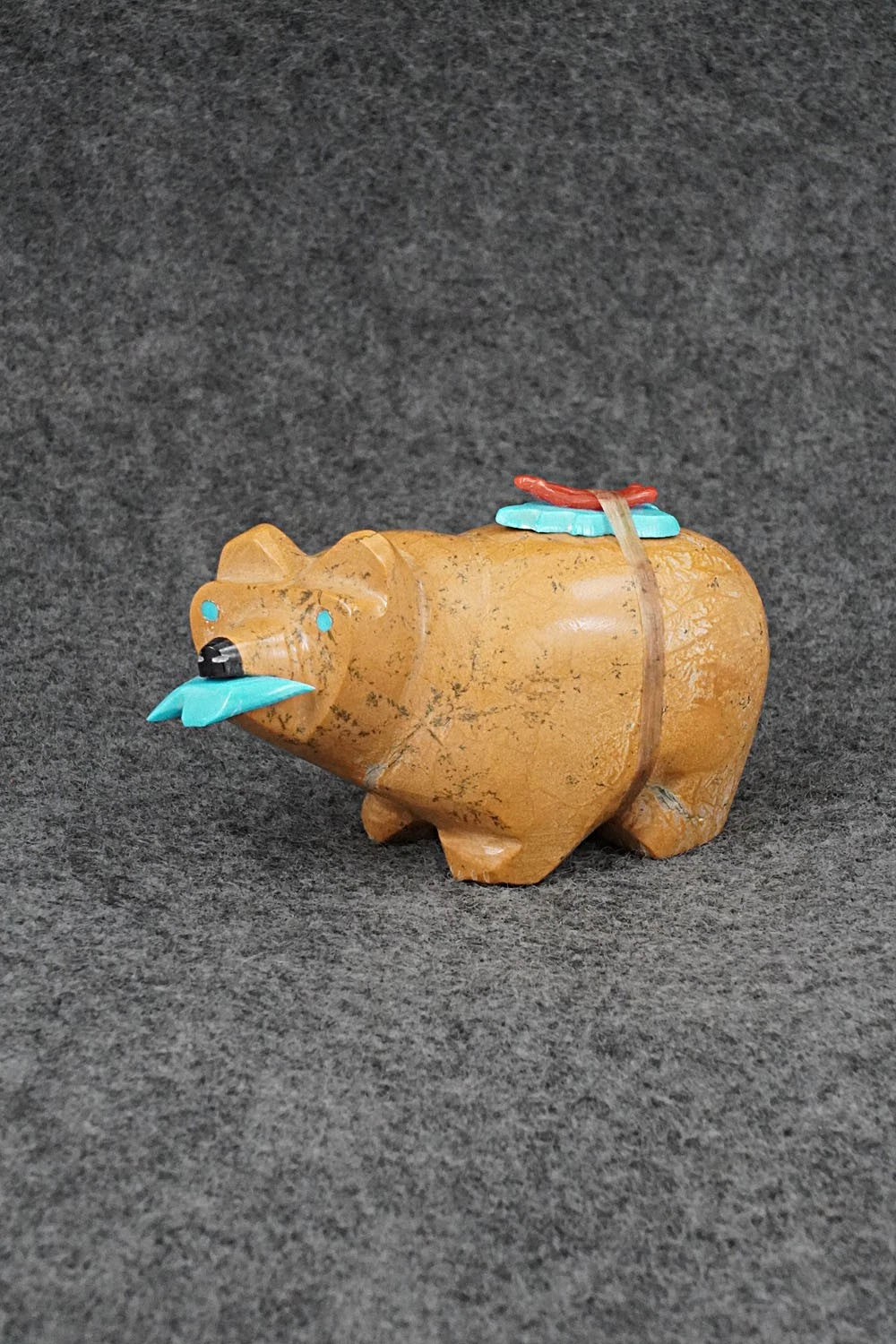 Bear Zuni Fetish Carving - Enrike Leekya