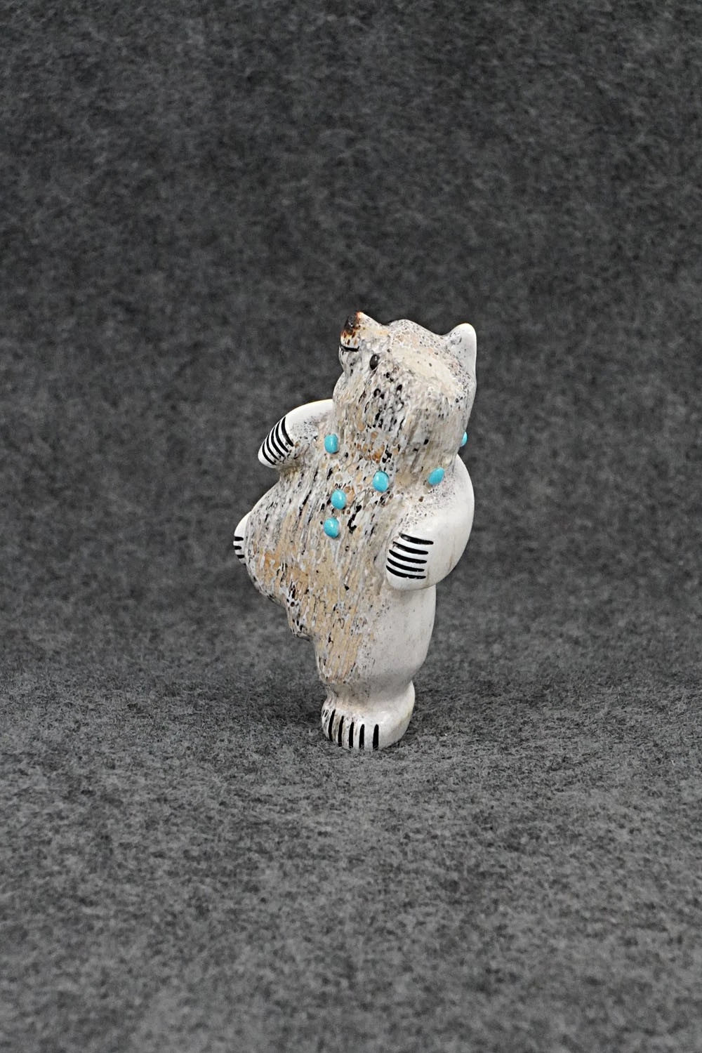 Bear Zuni Fetish Carving - Claudia Peina