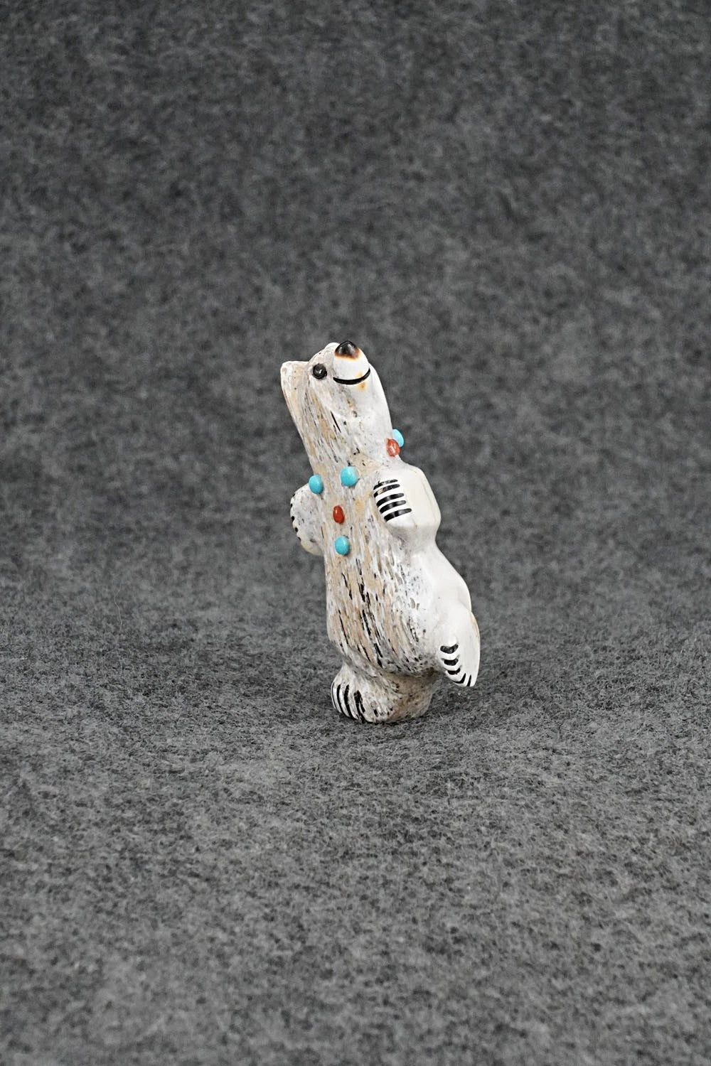 Bear Zuni Fetish Carving - Claudia Peina