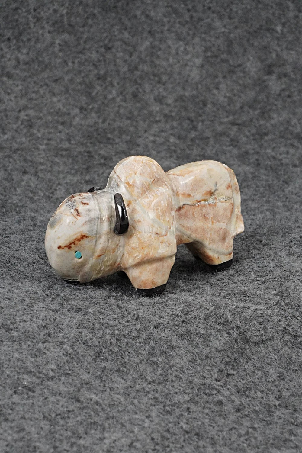 Buffalo Zuni Fetish Carving - Freddie Leekya