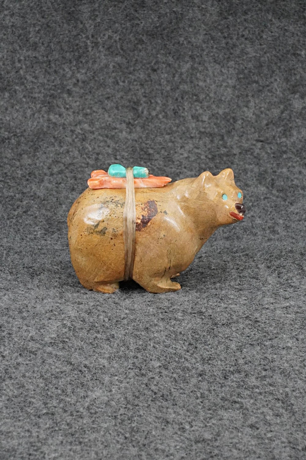 Bear Zuni Fetish Carving - Freddie Leekya