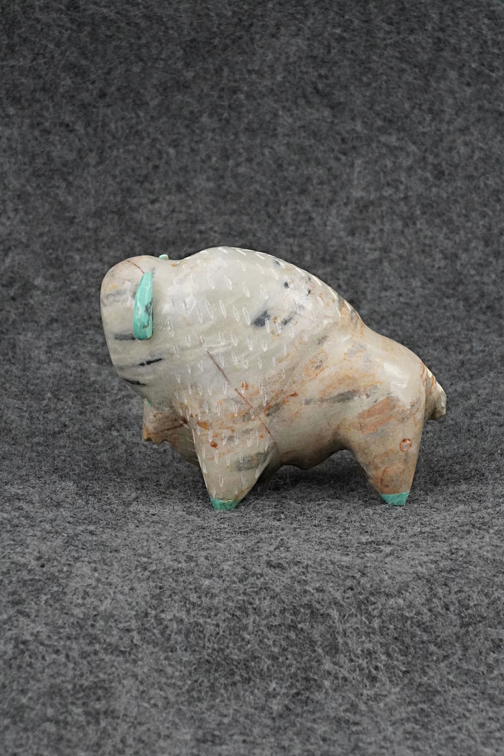 Buffalo Zuni Fetish Carving - Enrike Leekya