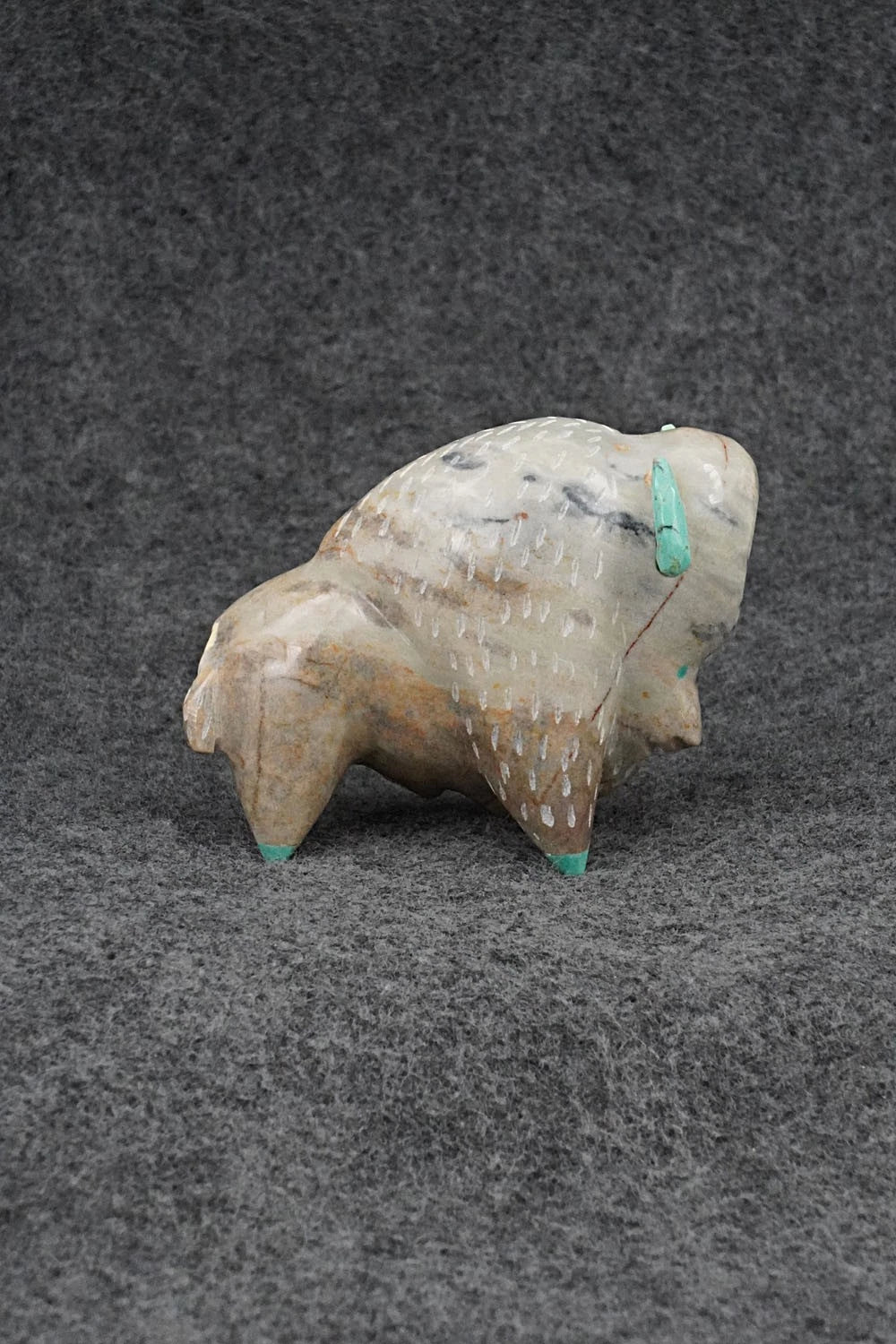 Buffalo Zuni Fetish Carving - Enrike Leekya