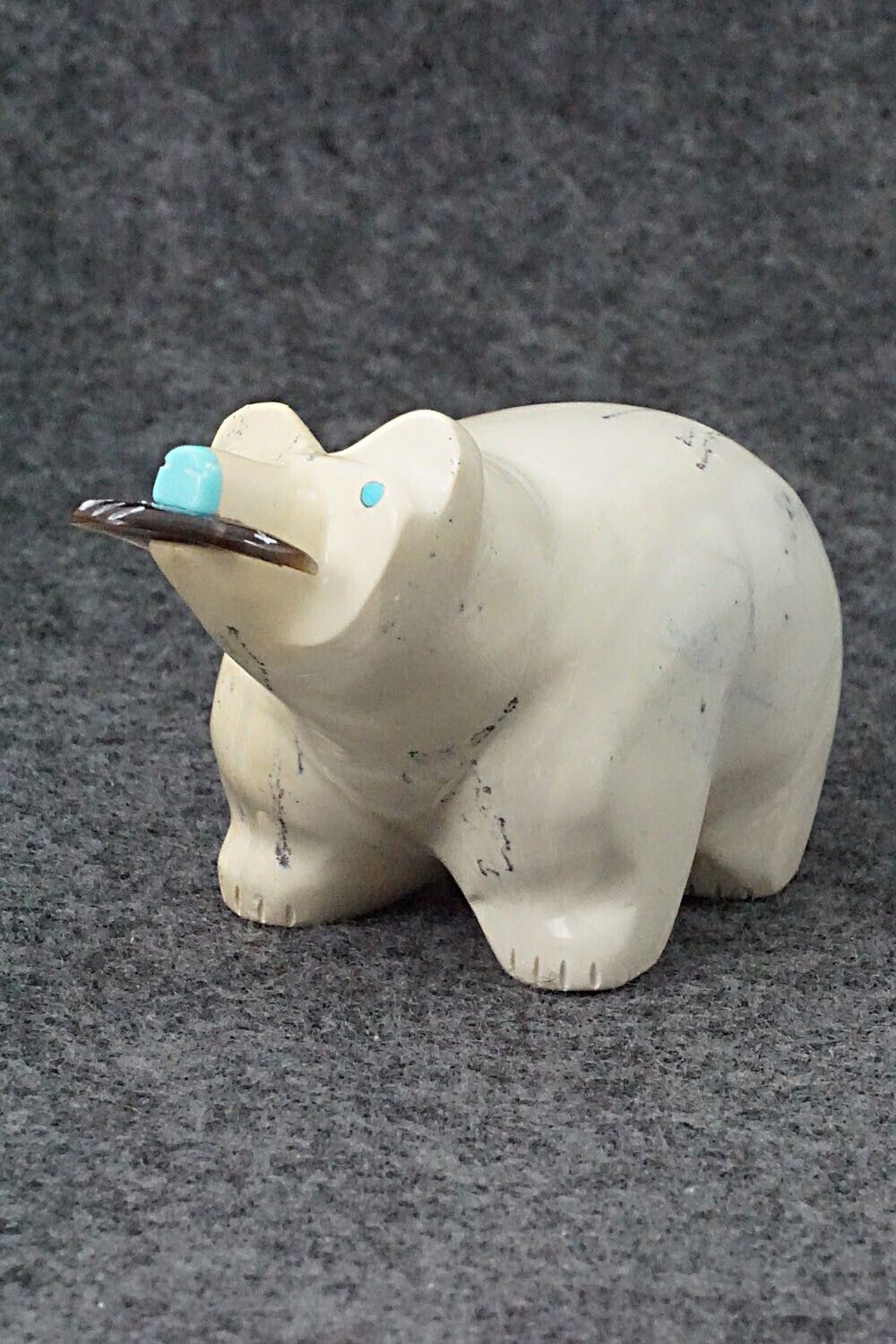 Bear with Fish Zuni Fetish Carving - Enrike Leekya
