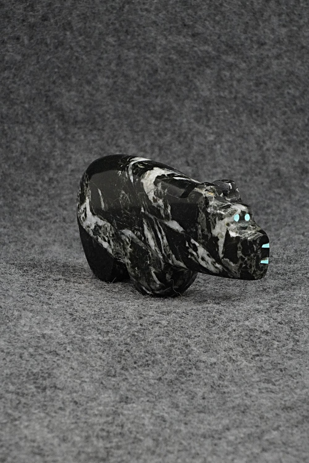 Bear Zuni Fetish Carving - Bernard Laiwakete