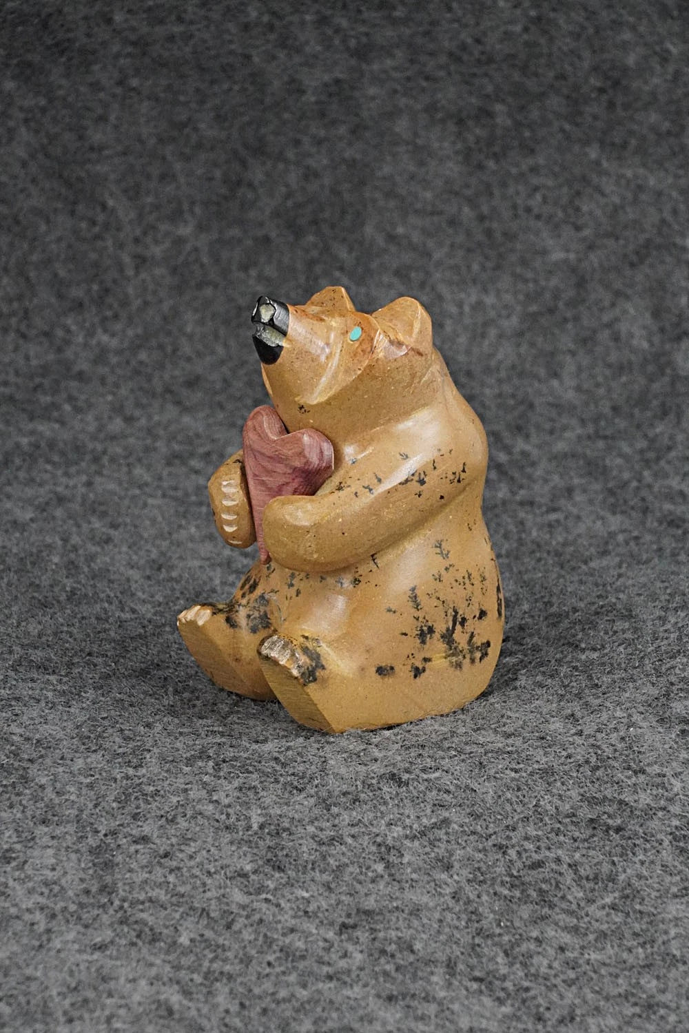 Bear Zuni Fetish Carving - Enrike Leekya