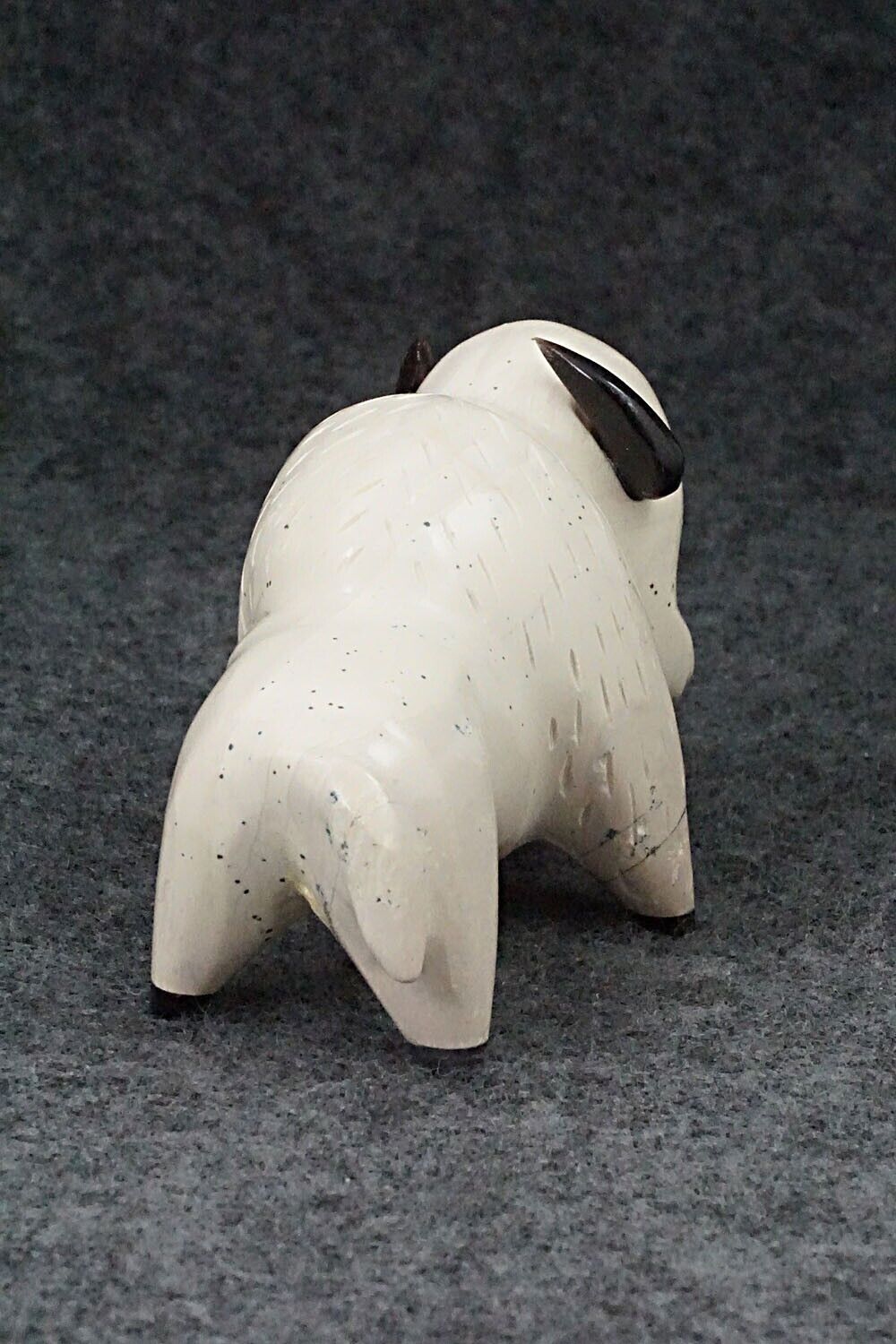 Buffalo Zuni Fetish Carving - Enrike Leekya
