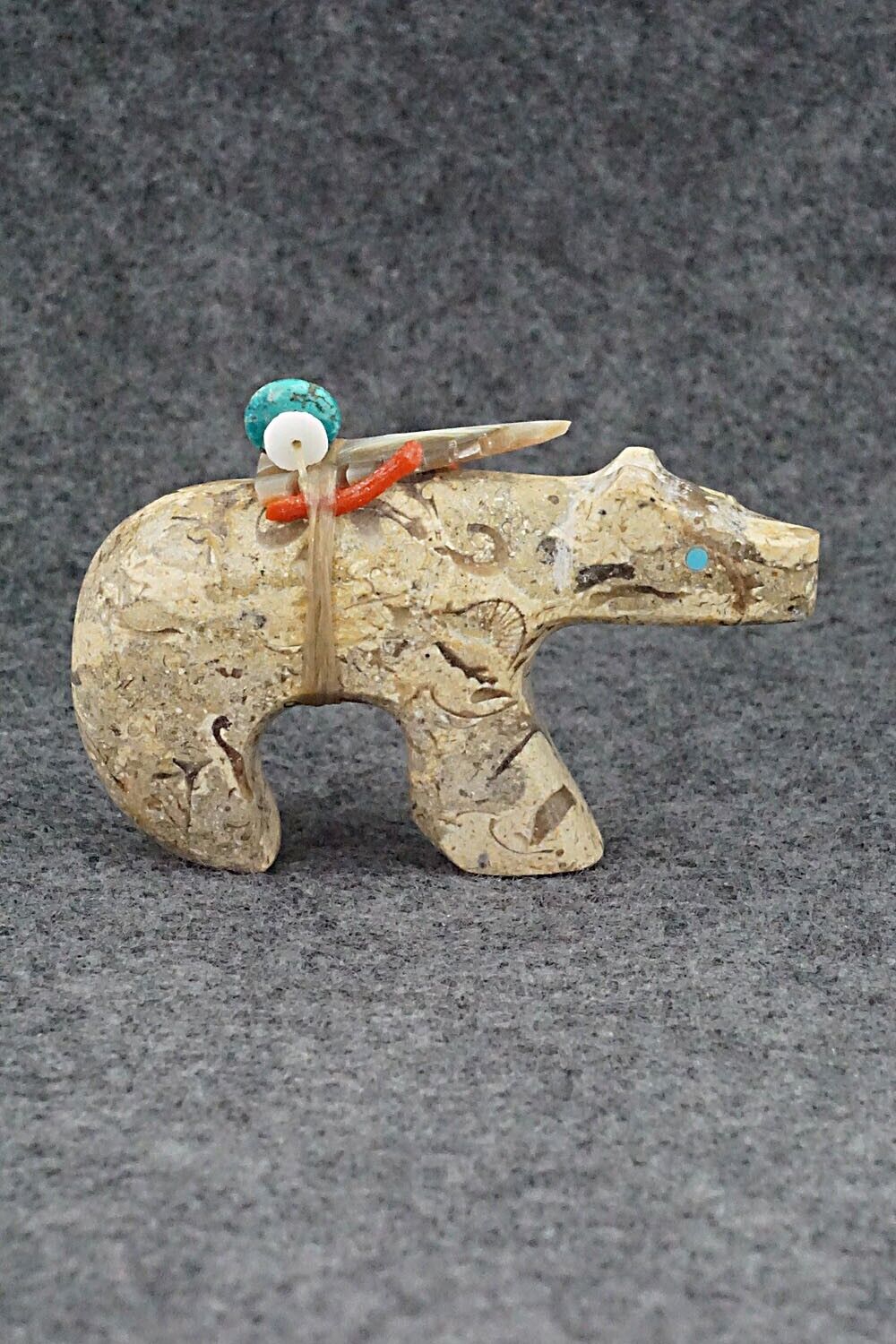 Bear Zuni Fetish Carving - Fernando Laiwakete