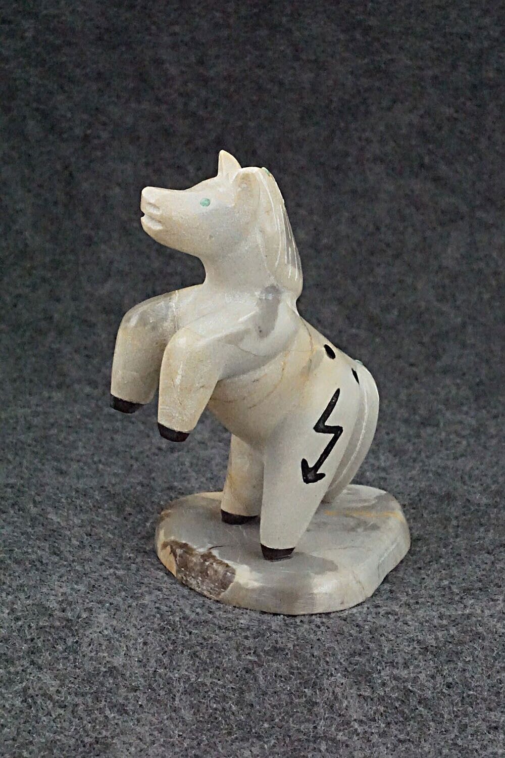 Horse Zuni Fetish Carving - Enrike Leekya