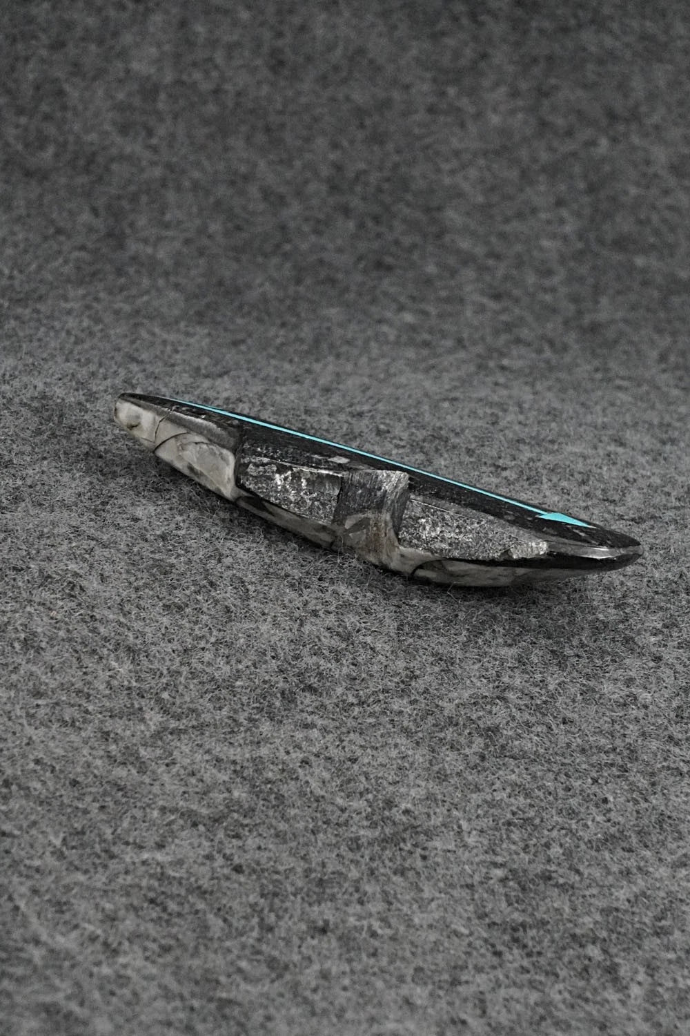 Bear Zuni Fetish Carving - Bernard Laiwakete