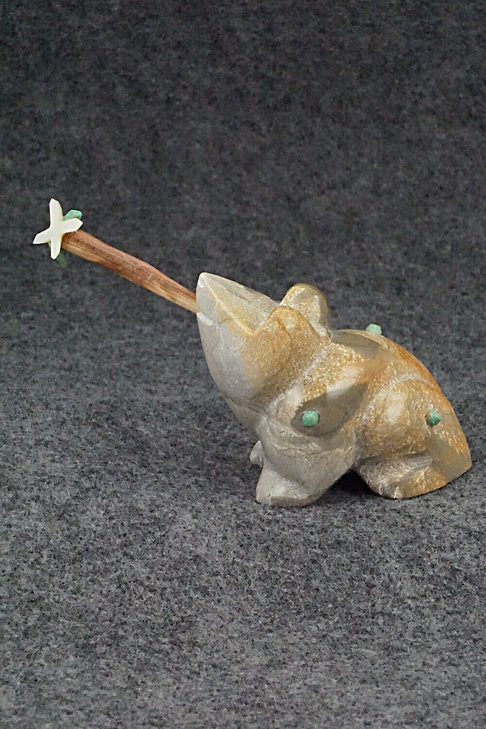 Frog with Dragonfly Zuni Fetish Carving - Enrike Leekya