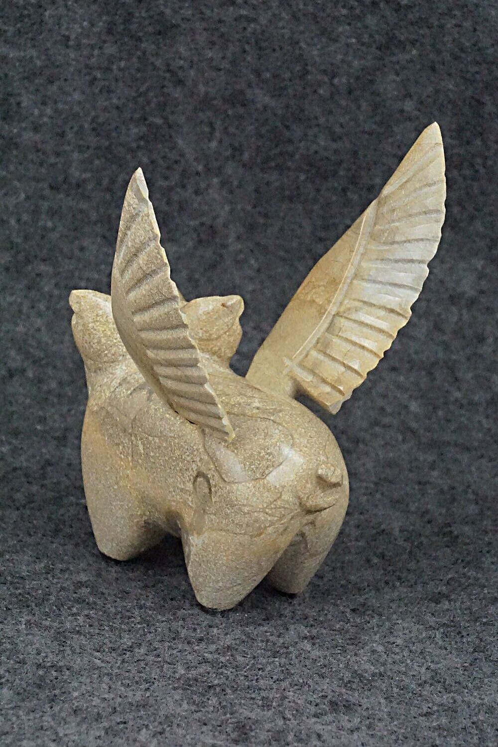 Flying Pig Zuni Fetish Carving - Enrike Leekya