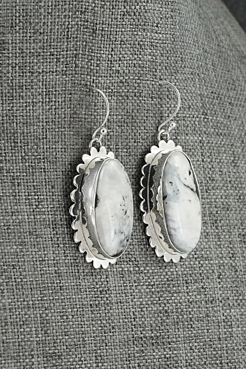 White Buffalo & Sterling Silver Necklace and Earrings Set - Mark Yazzie