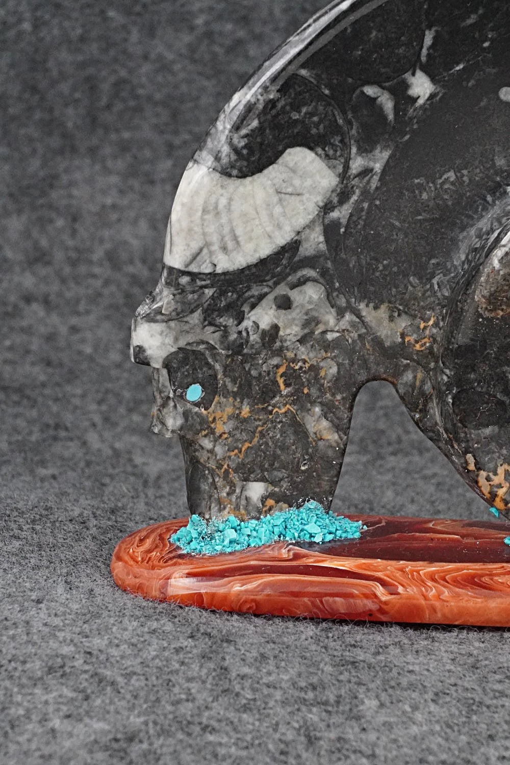 Bear Zuni Fetish Carving - Bernard Laiwekete