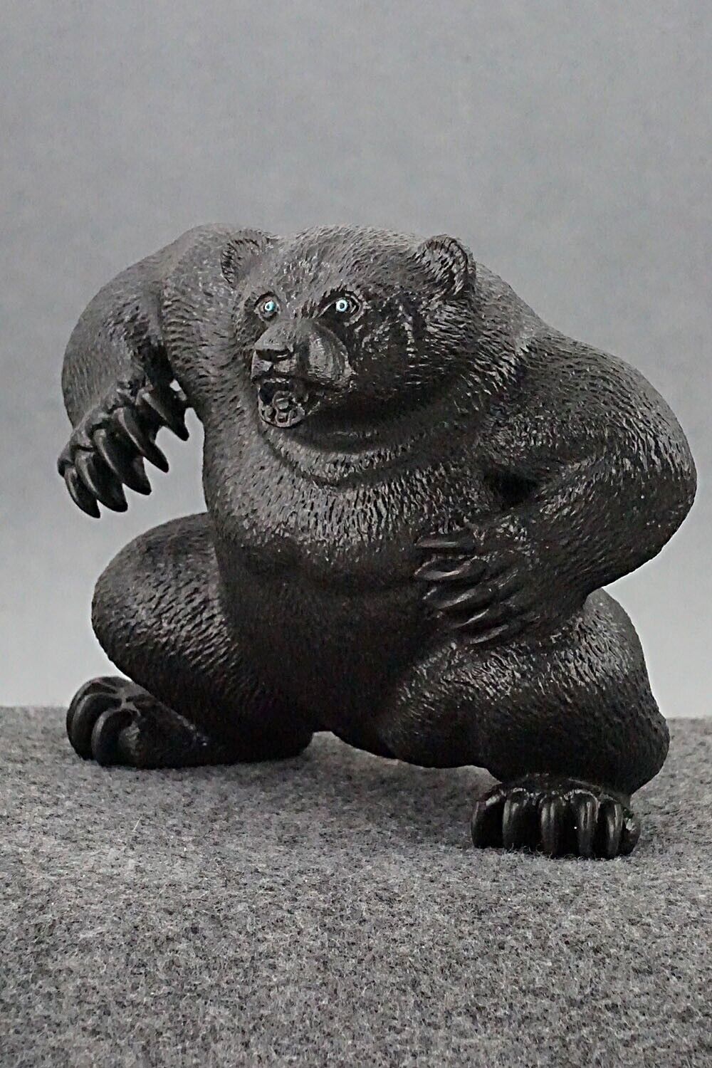 Bear Zuni Fetish Carving - Travis Lasiloo