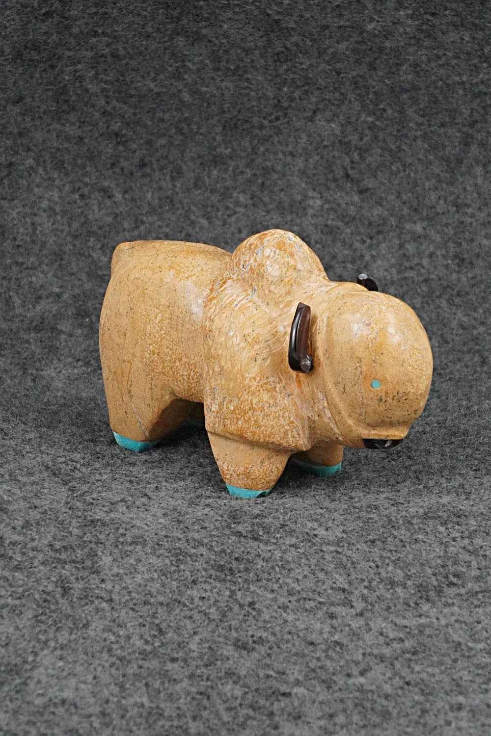 Buffalo Zuni Fetish Carving - Freddie Leekya