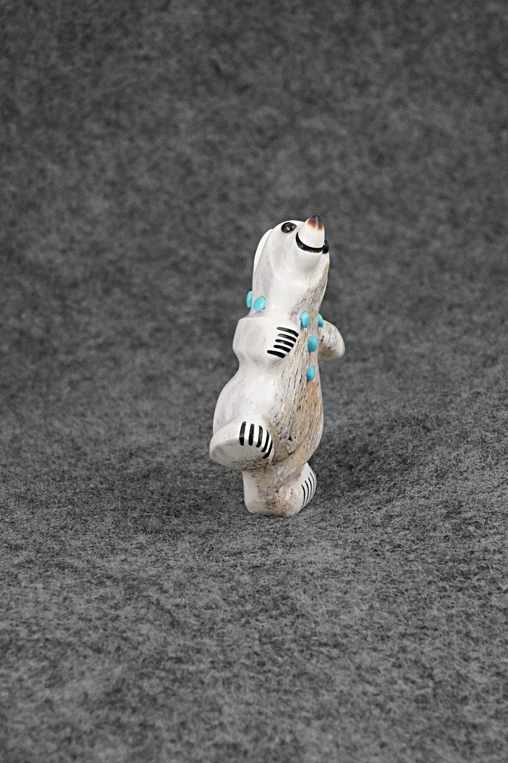 Bear Zuni Fetish Carving - Claudia Peina