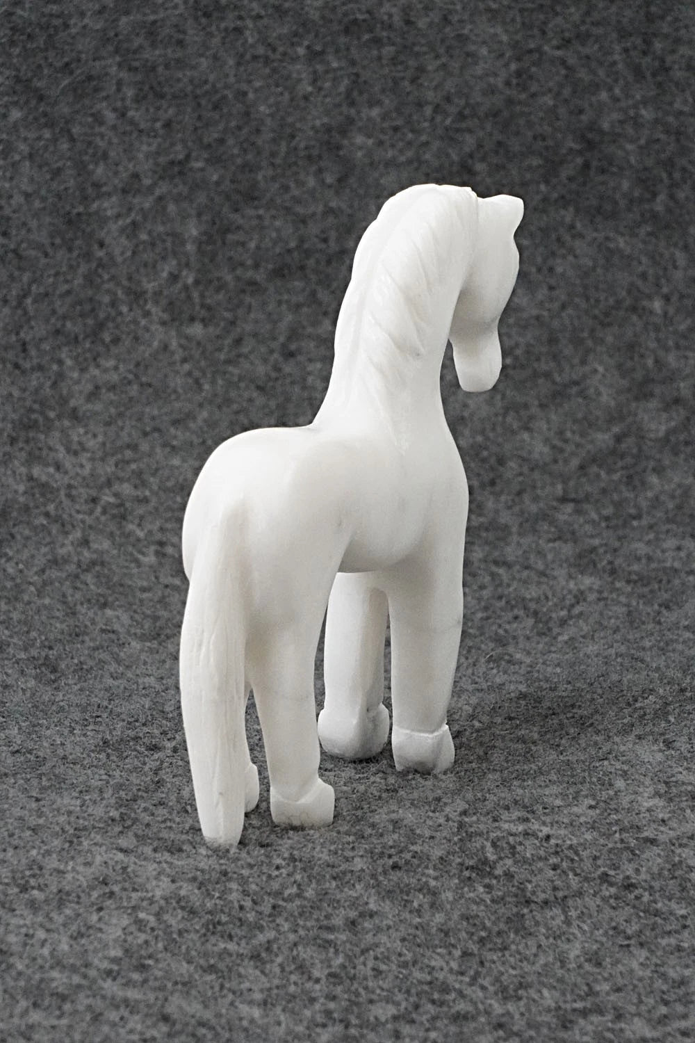 Horse Zuni Fetish Carving - Andres Lementino