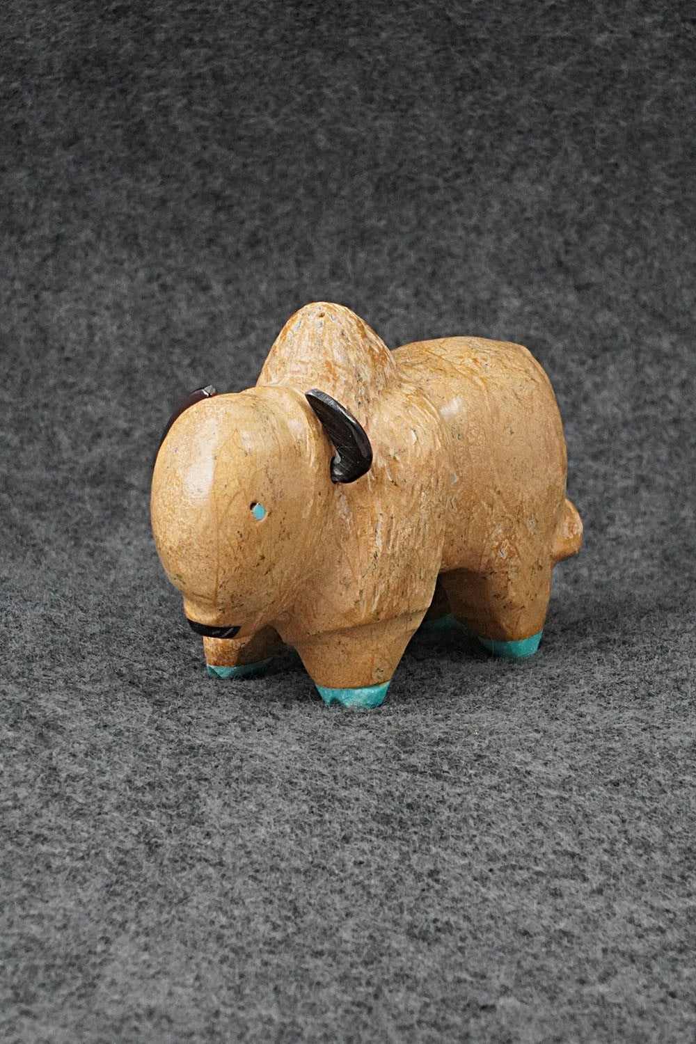 Buffalo Zuni Fetish Carving - Freddie Leekya