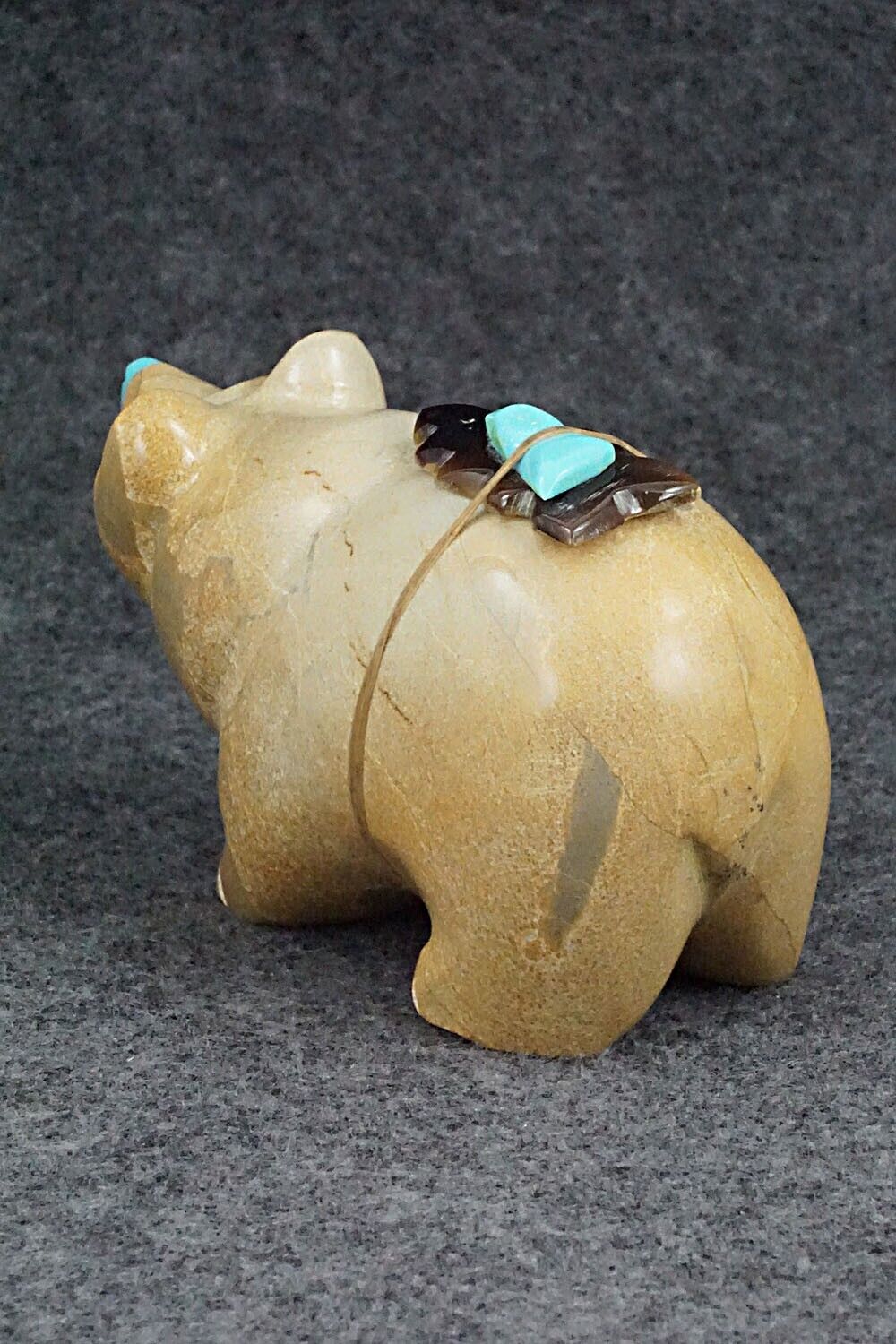 Bear Zuni Fetish Carving - Enrike Leekya