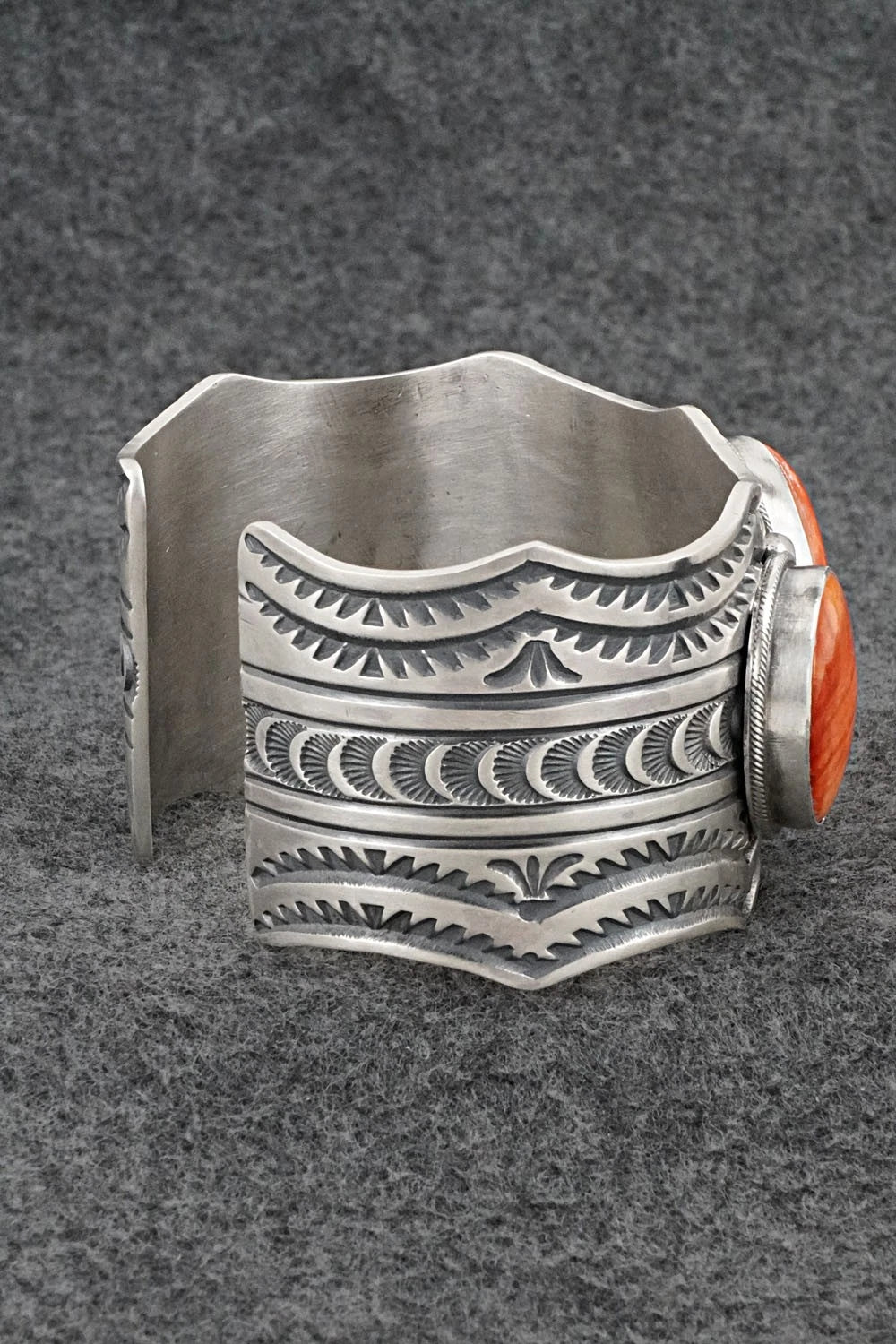 Spiny Oyster & Sterling Silver Bracelet - Mark Yazzie