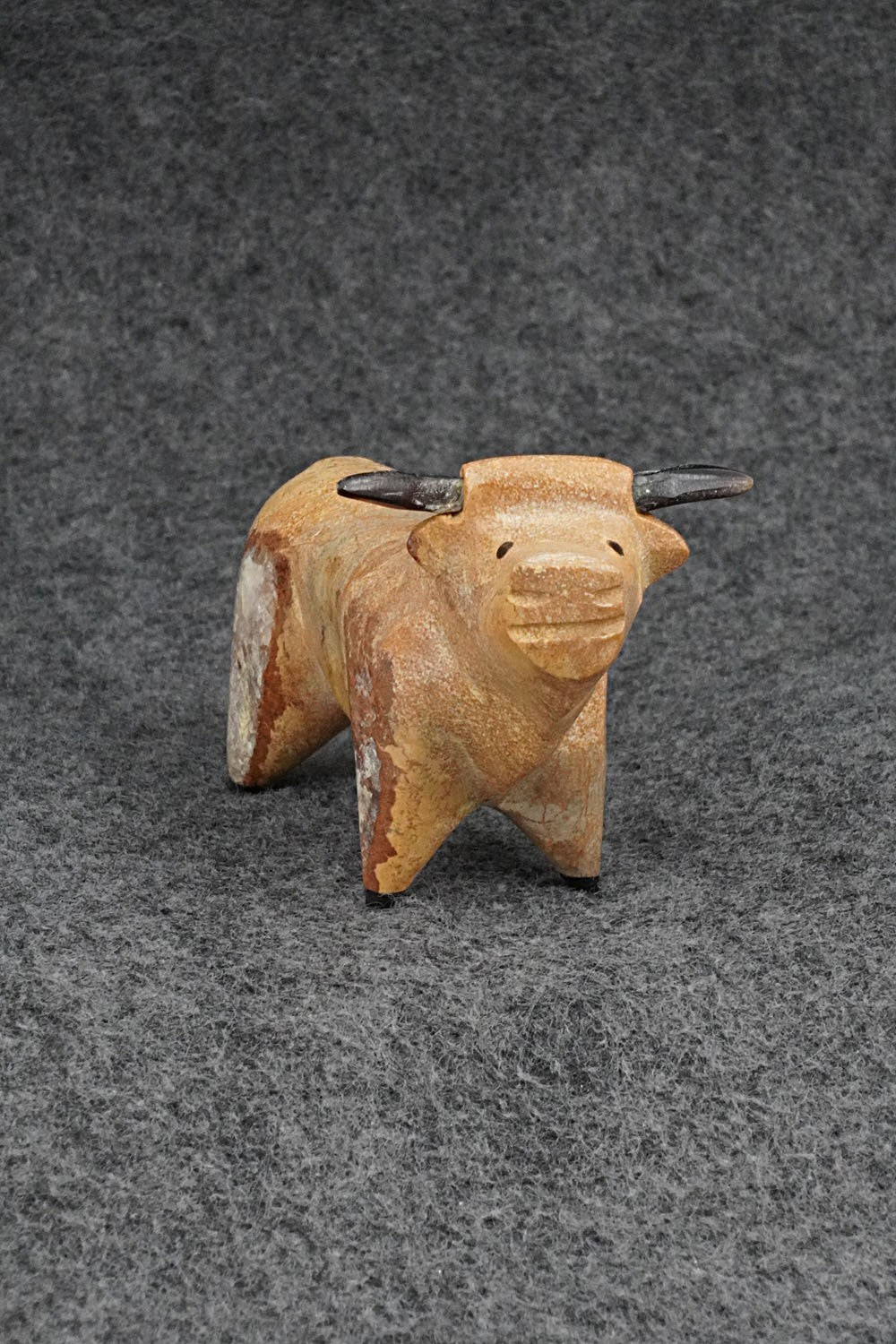 Bull Zuni Fetish Carving - Enrike Leekya