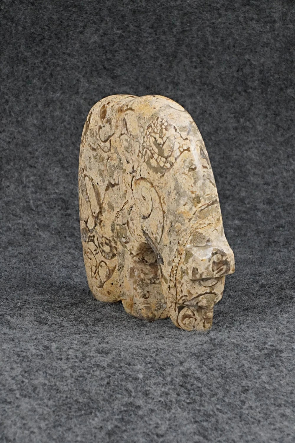 Bear Zuni Fetish Carving - Kenric Laiwakete