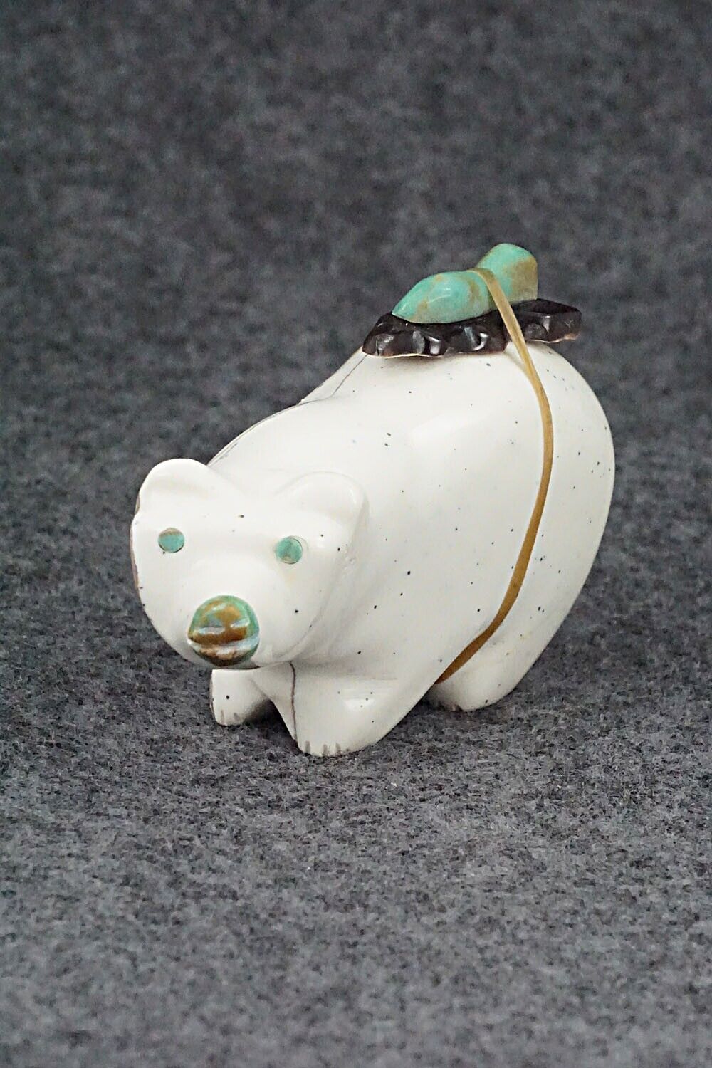 Bear Zuni Fetish Carving - Enrike Leekya