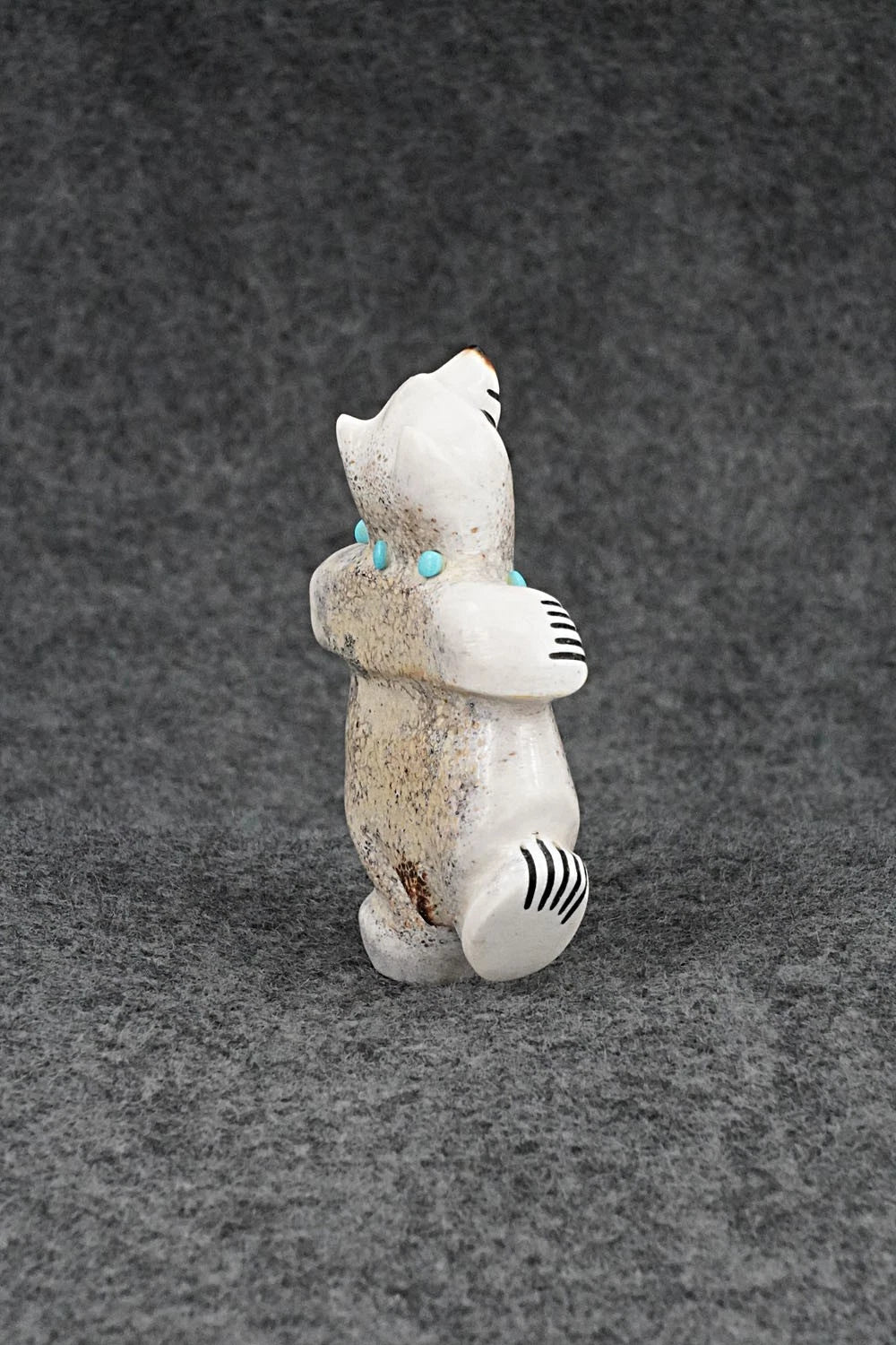 Bear Zuni Fetish Carving - Claudia Peina