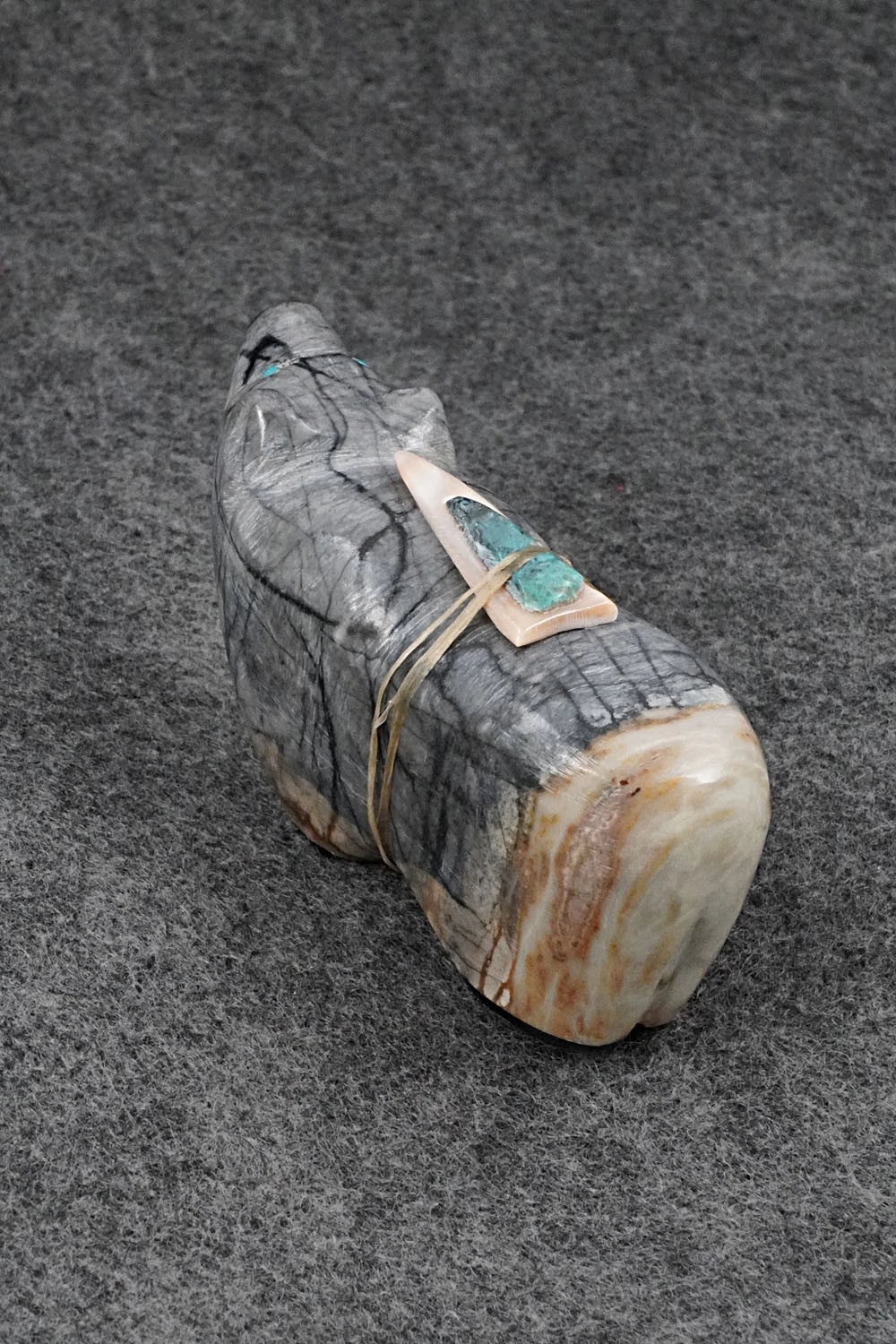 Bear Zuni Fetish Carving - Delvin Leekya